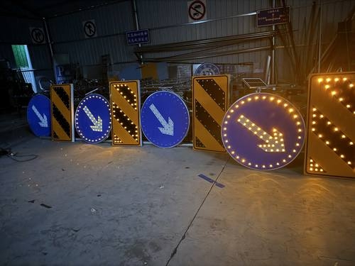 浙江浙江河南太阳能自发光交通路标牌厂家